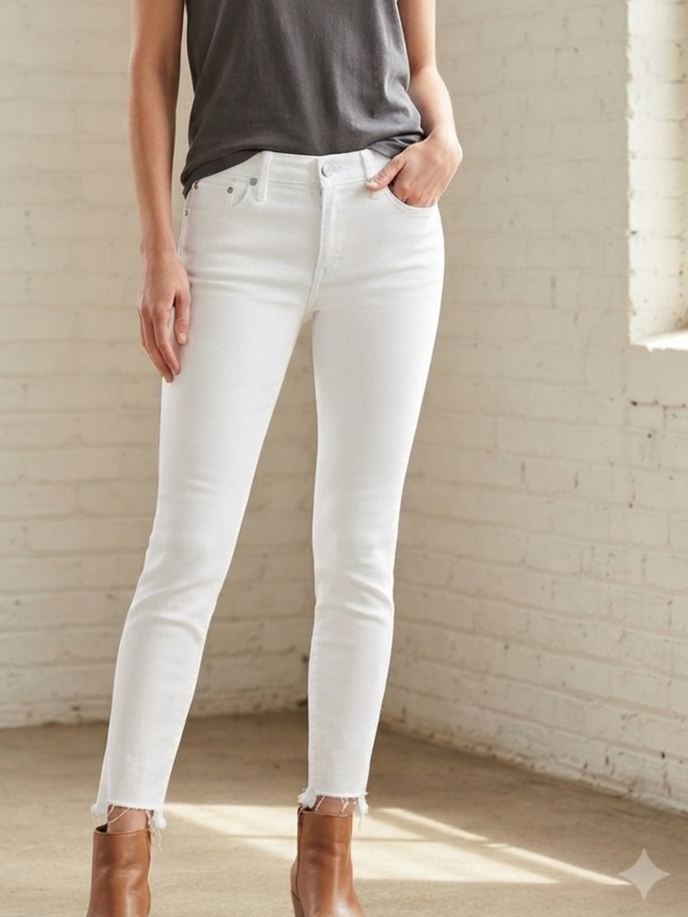 MOTHER Looker Mid Rise Ankle Fray White Jeans Size 25